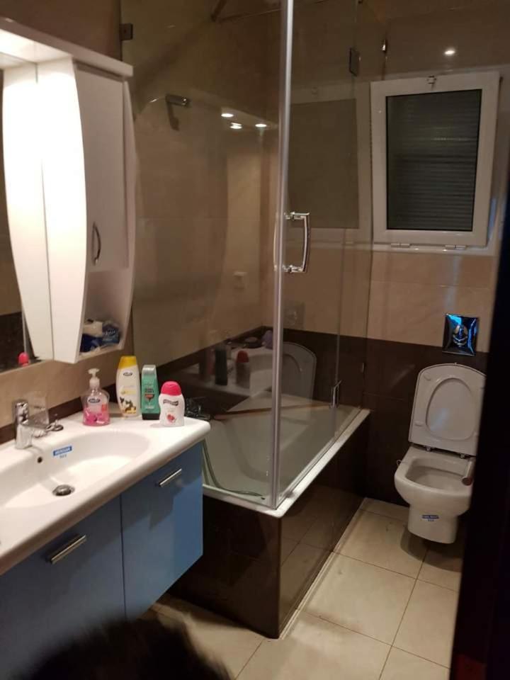 Very Close To Mall 2 *